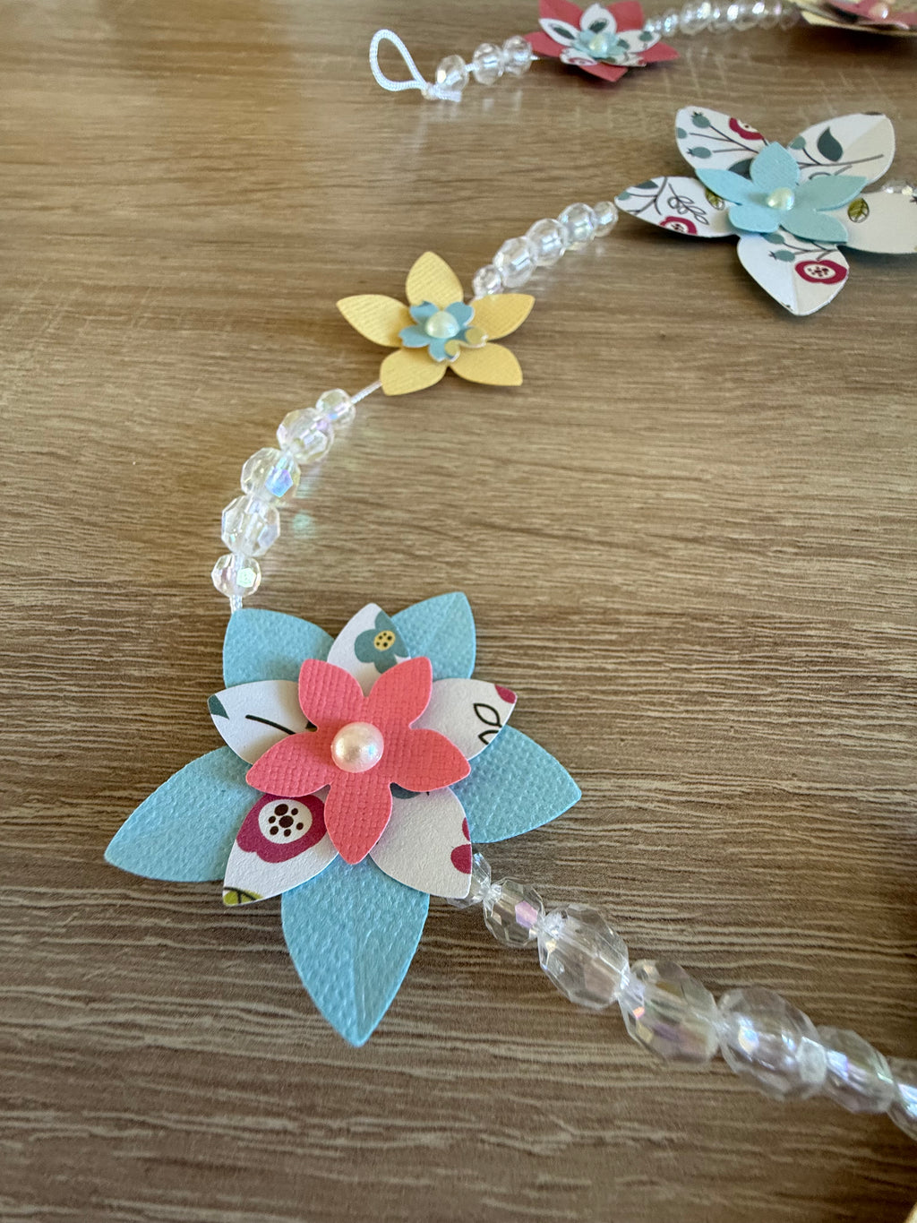 Guirlande fleurs papier