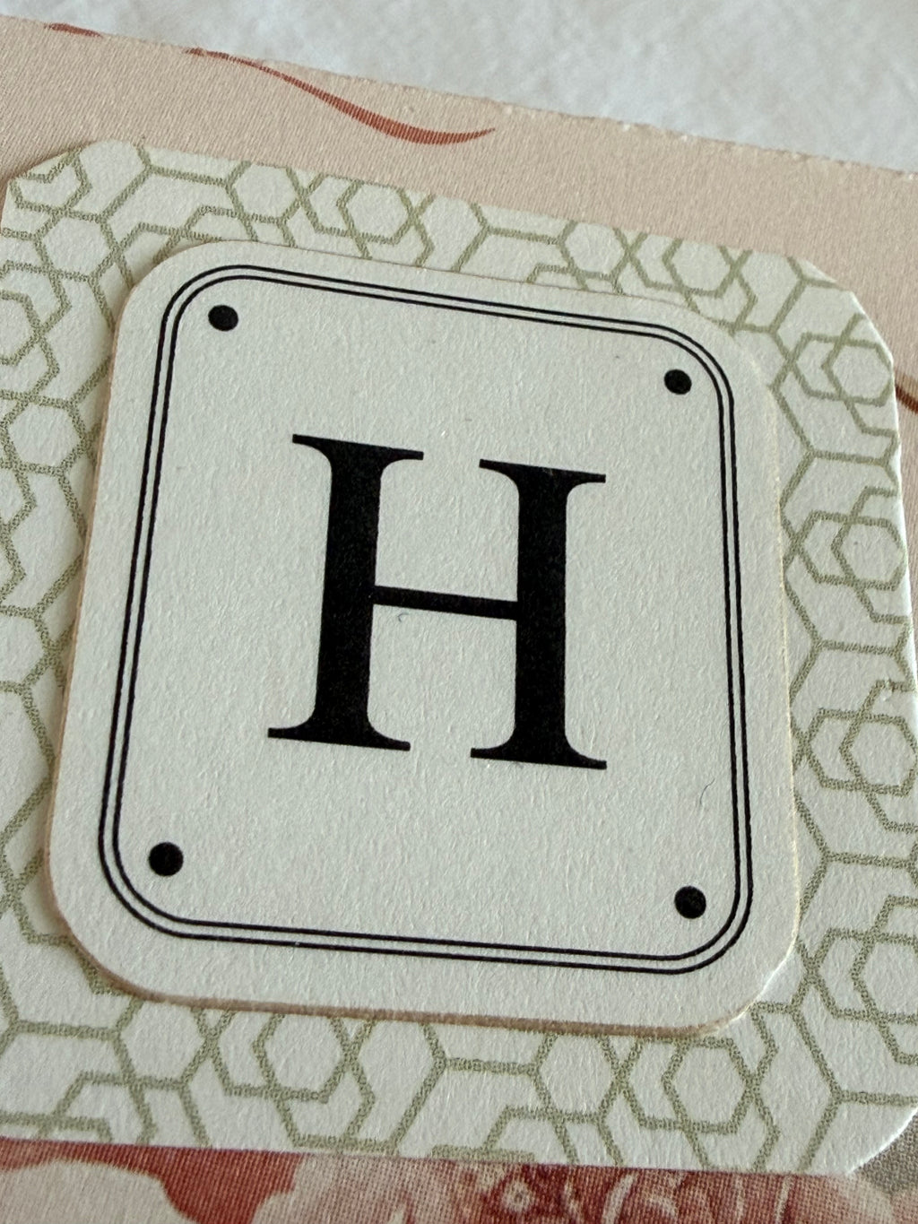 Petite boîte cadeau invité personnalisée