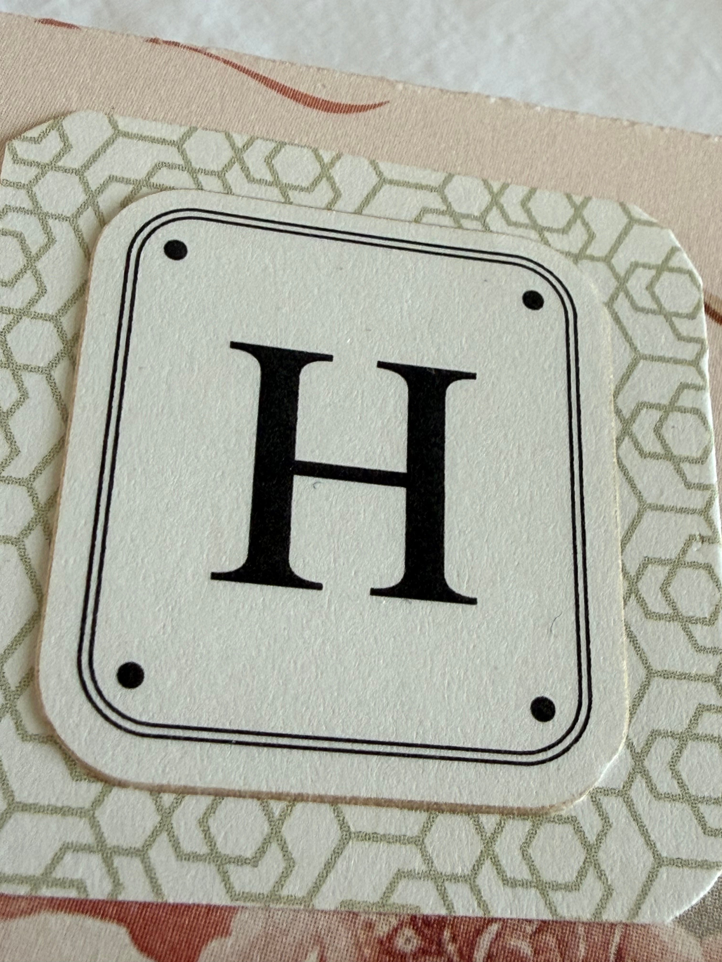 Petite boîte cadeau invité personnalisée